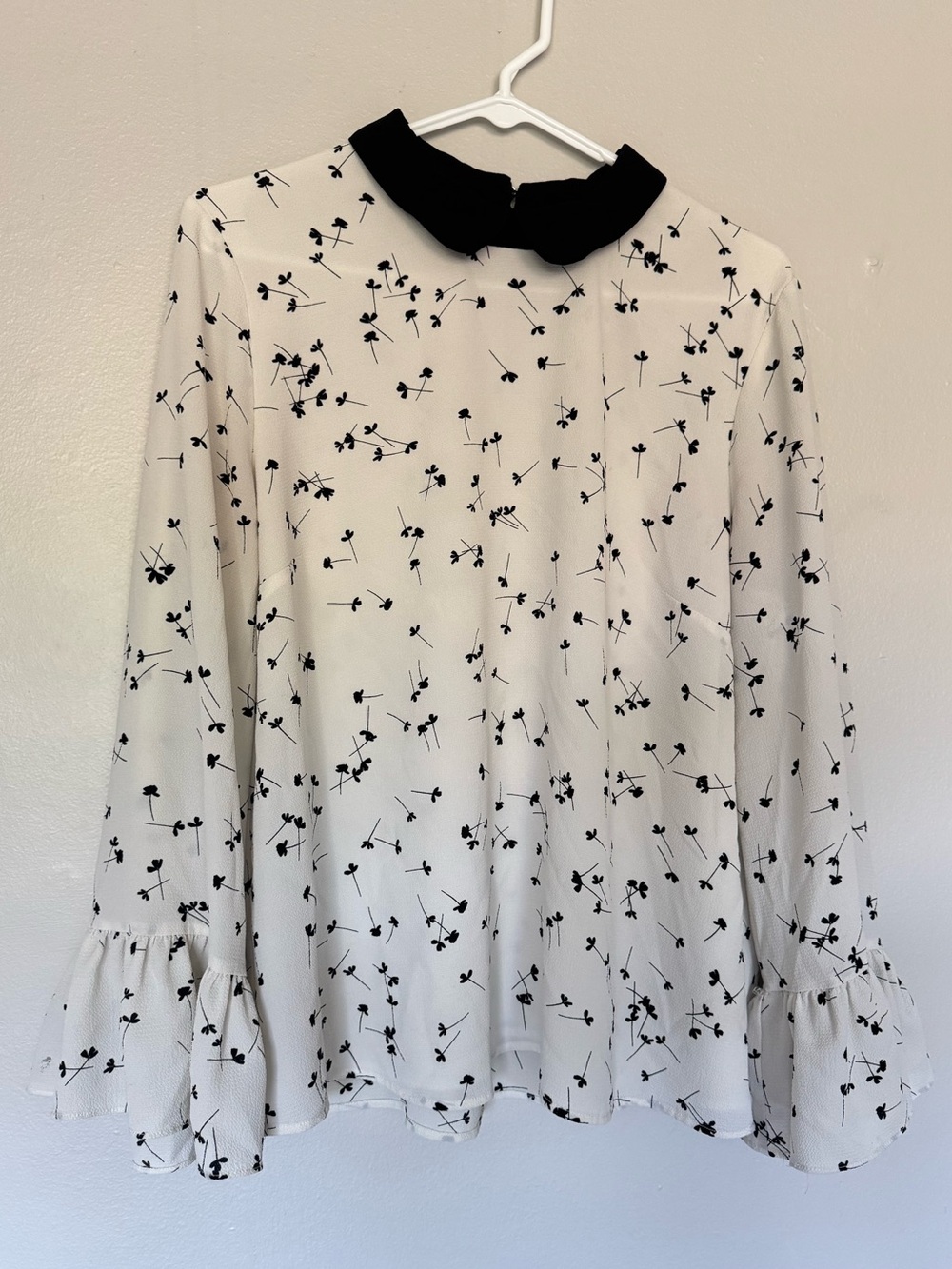 CeCe Women’s Large White Black Floral Peter Pan Collar Bell Sleeve Blouse